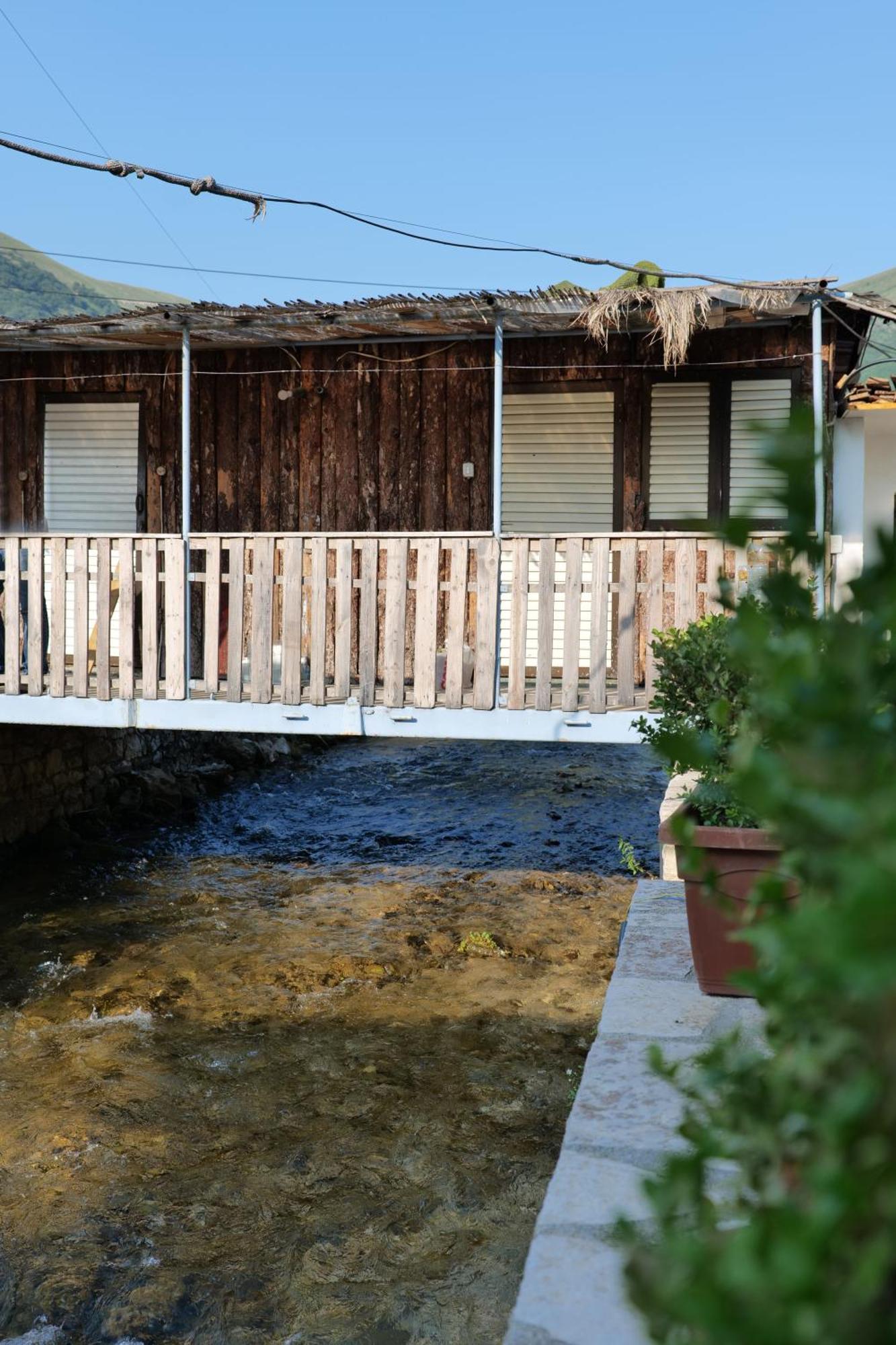 Tropikal Freskia Bunec Sarande Ngoại thất bức ảnh